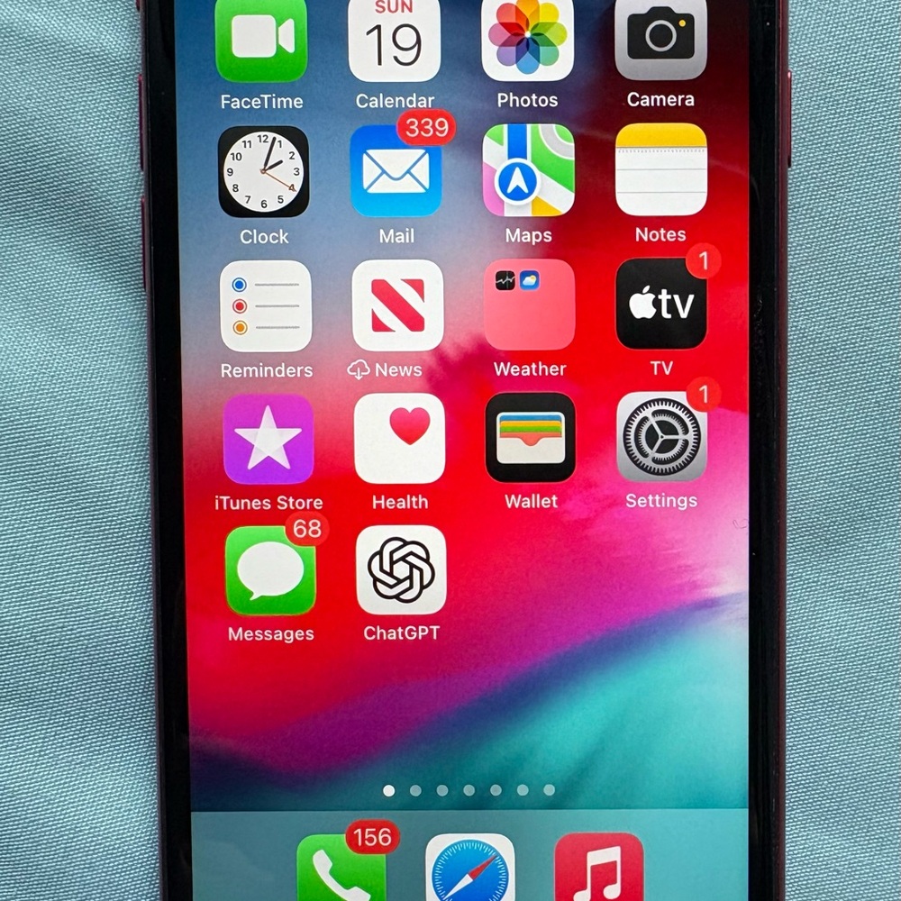 Apple iPhone SE,  64 GB RED, cell phone - Picture 3 of 12